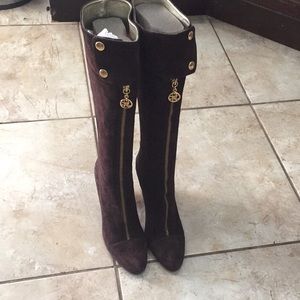 Beautiful suede zip up brown boots